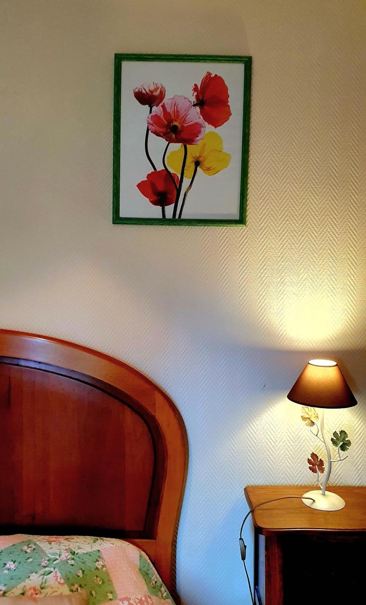 L'Auberge De La Porte Saint-Jouan-des-Guérets Oda fotoğraf