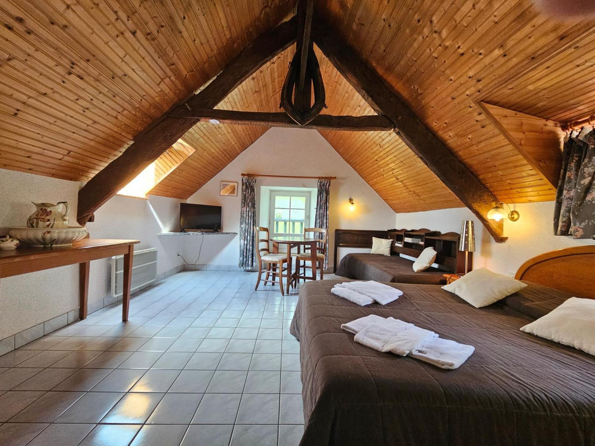L'Auberge De La Porte Saint-Jouan-des-Guérets Oda fotoğraf